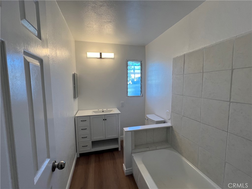 1741 Tustin Avenue, Unit 10C Costa Mesa, CA 92627 - Photo 18 of 21 HALL BATH