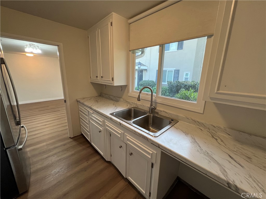 1741 Tustin Avenue, Unit 10C Costa Mesa, CA 92627 - Photo 3 of 21 KITCHEN