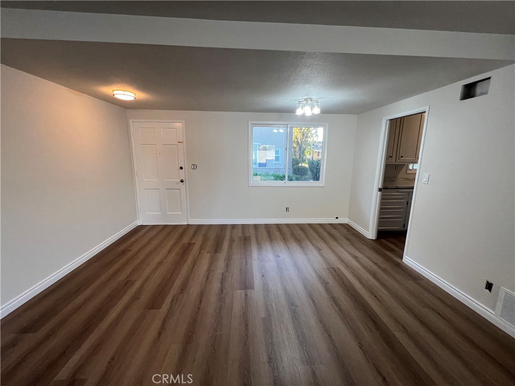 1741 Tustin Avenue, Unit 10C Costa Mesa, CA 92627 - Photo 7 of 21 ENTRY AND DINING