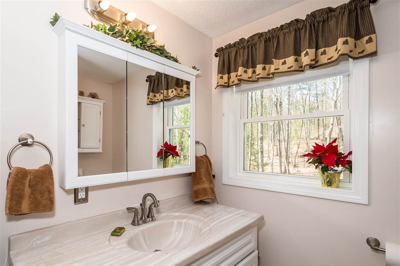 8 Abbey Road Bow, NH 03304 - Photo 22 of 39