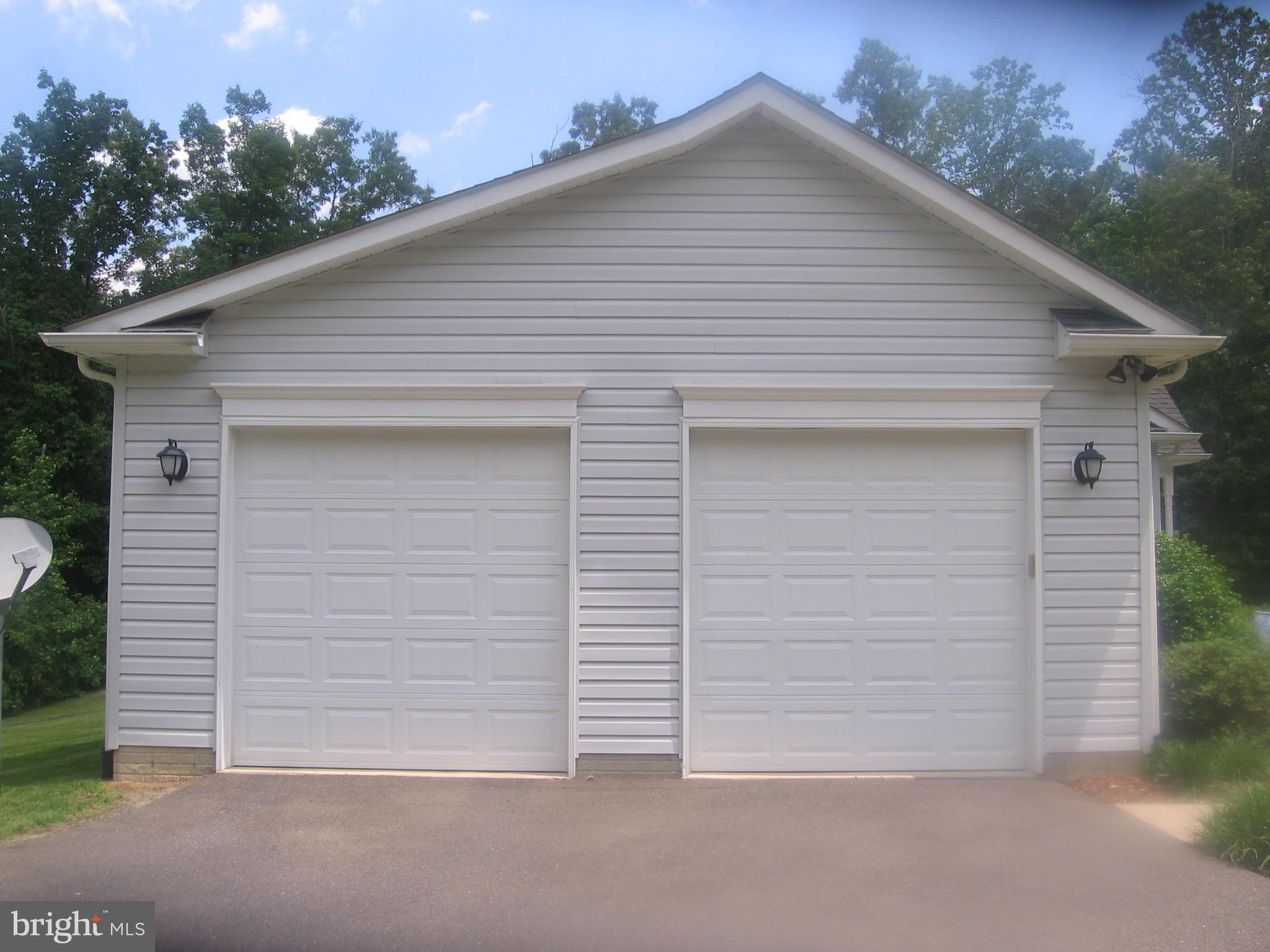 13603 Round Hill Road King George, VA 22485 - Photo 3 of 13 Two Car Garage