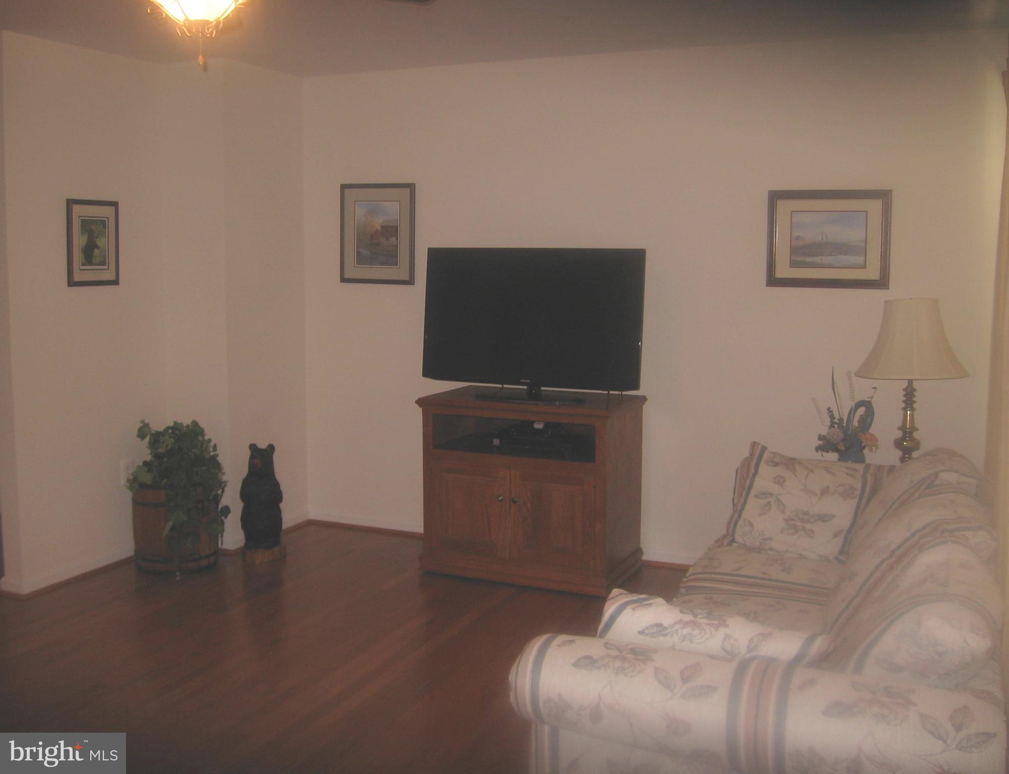 13603 Round Hill Road King George, VA 22485 - Photo 6 of 13 Living Room