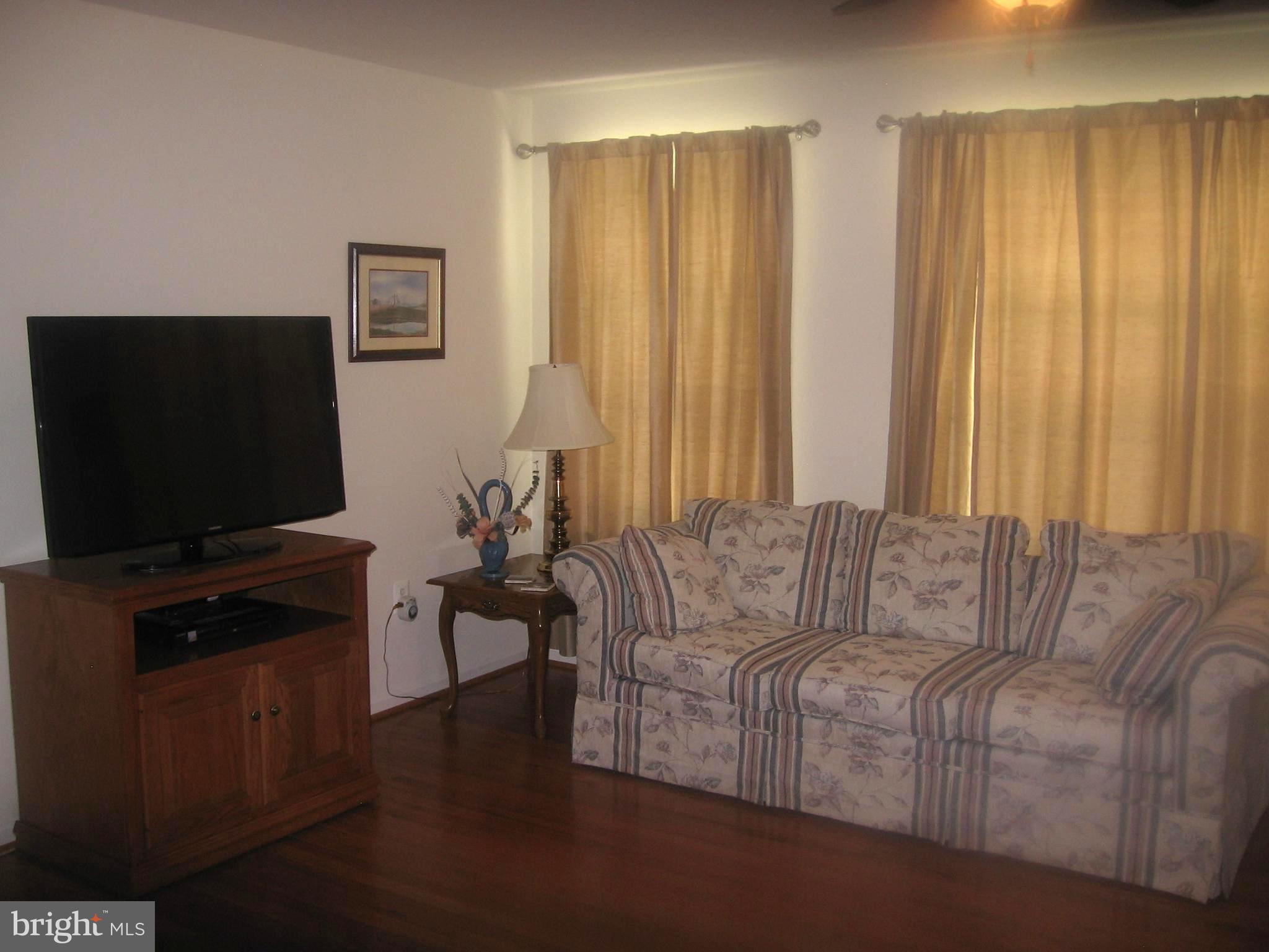 13603 Round Hill Road King George, VA 22485 - Photo 7 of 13 Living Room