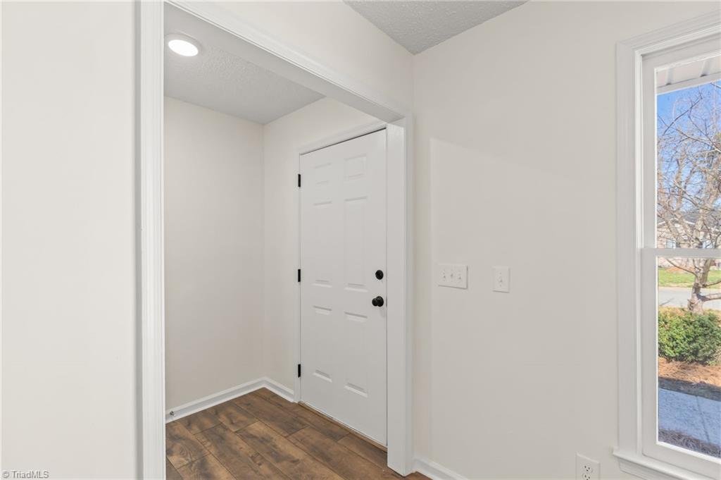 527 Apple Ridge Road Greensboro, NC 27406 - Photo 4 of 32 Gallery Image 4