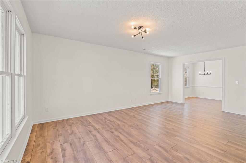 527 Apple Ridge Road Greensboro, NC 27406 - Photo 5 of 32 Gallery Image 5