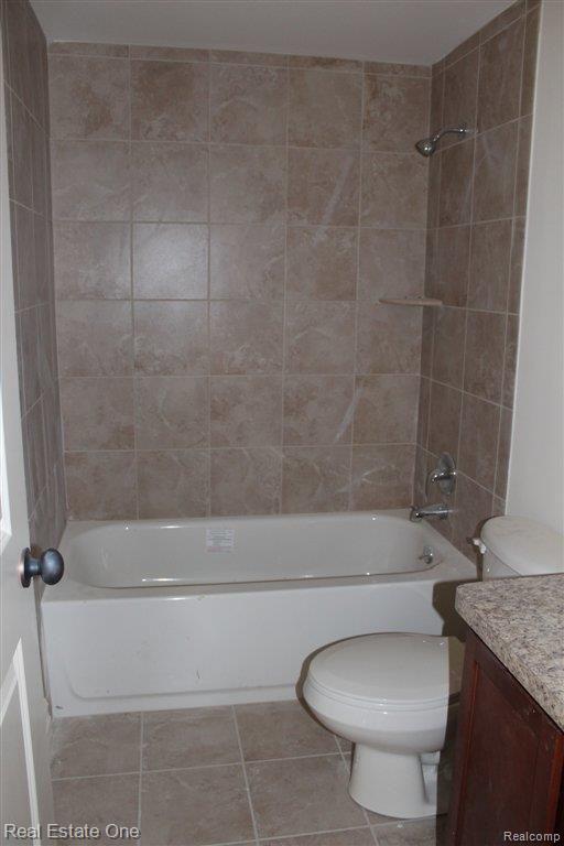 585 Poplar Court, Unit 25 Rochester, MI 48306 - Photo 8 of 9 March 3, 2012 518.JPG