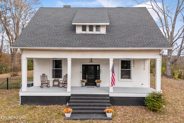 $499,900 | 804 Lake City Highway, Clinton, TN 37716