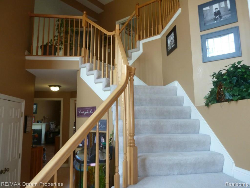 47890 Gladstone Road Canton, MI 48188 - Photo 15 of 45 DUAL STAIRWAYS.jpg
