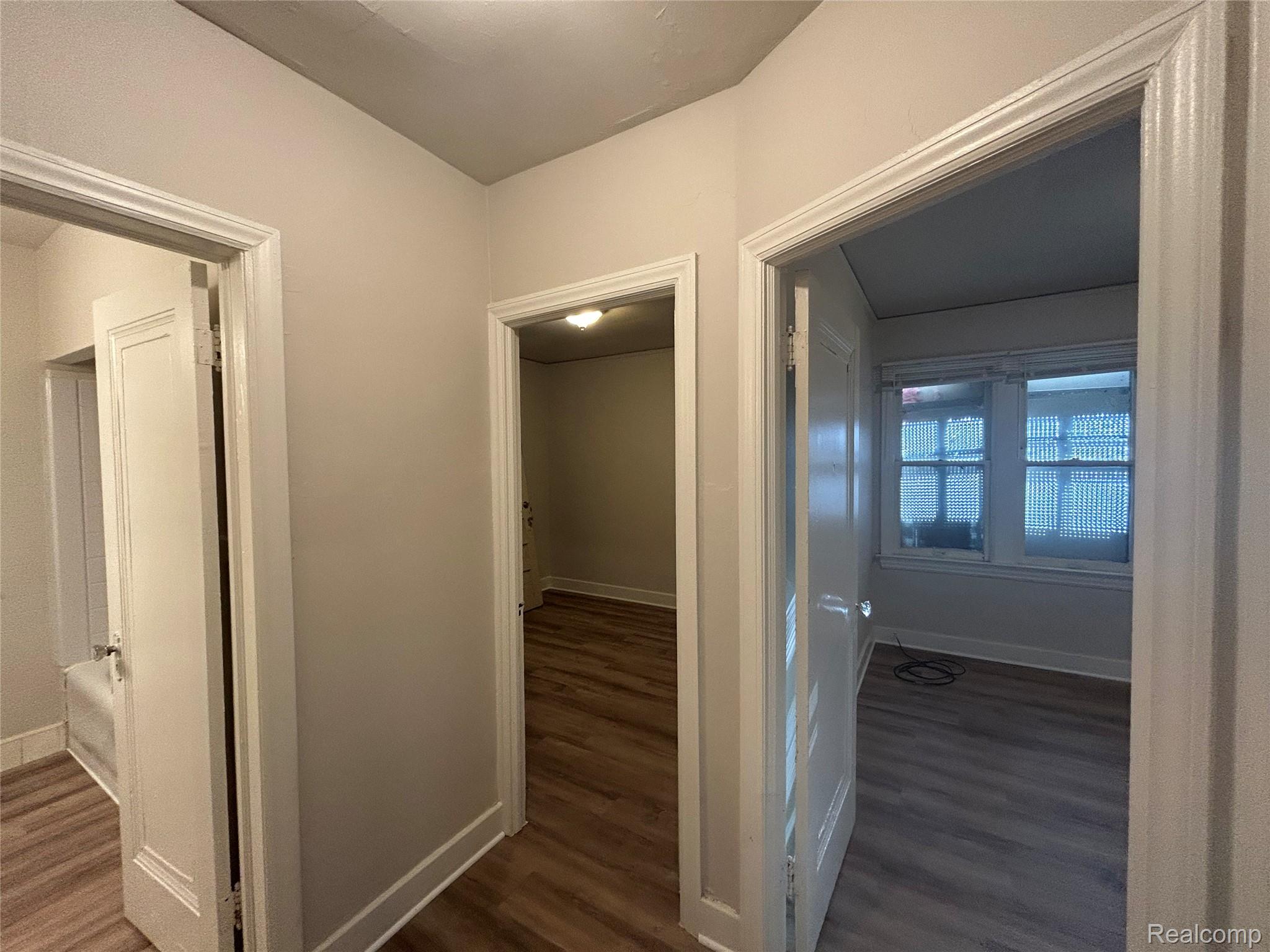 4401 Buckingham Detroit, MI 48224 - Photo 11 of 41 Hallway - lower