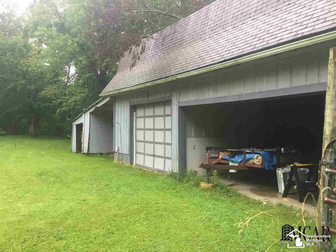 19410 Savage Road Belleville, MI 48111 - Photo 7 of 24 21319285-6.JPG