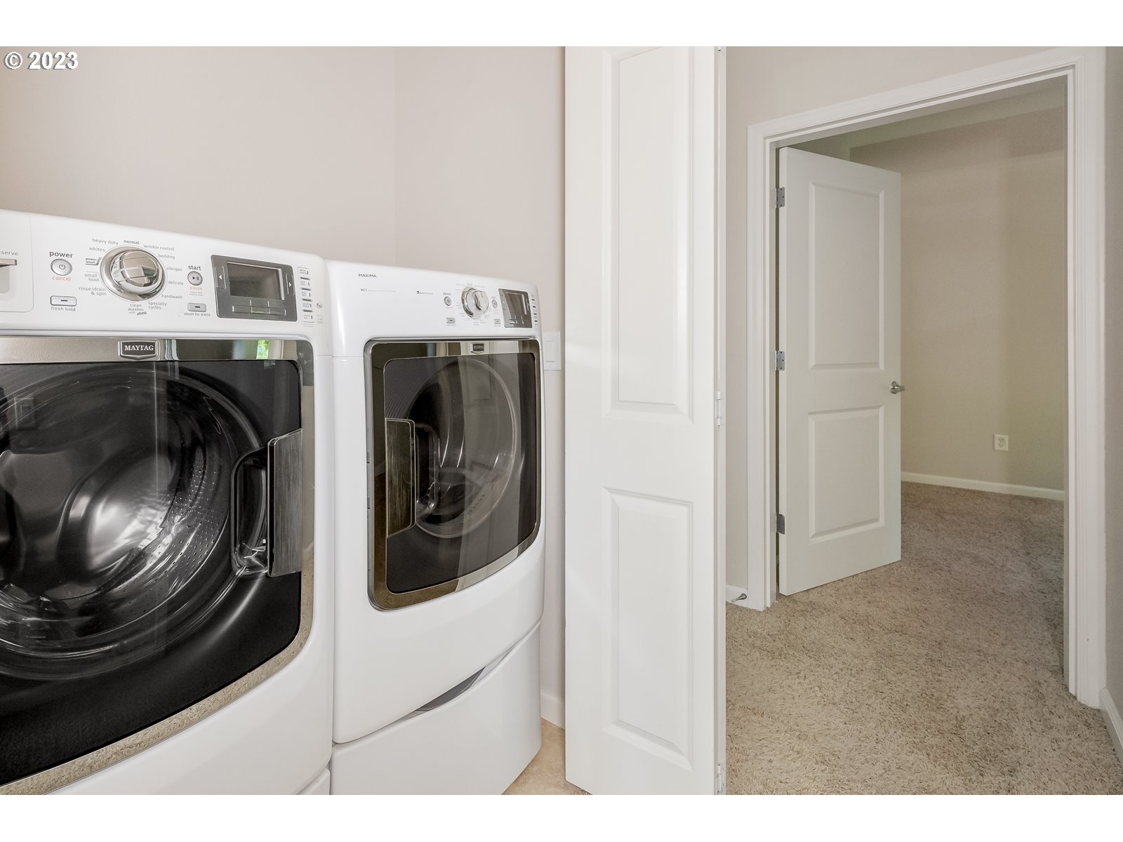 8712 North Decatur Street, Unit 201 Portland, OR 97203 - Photo 20 of 40 a utility room with dryer and washer