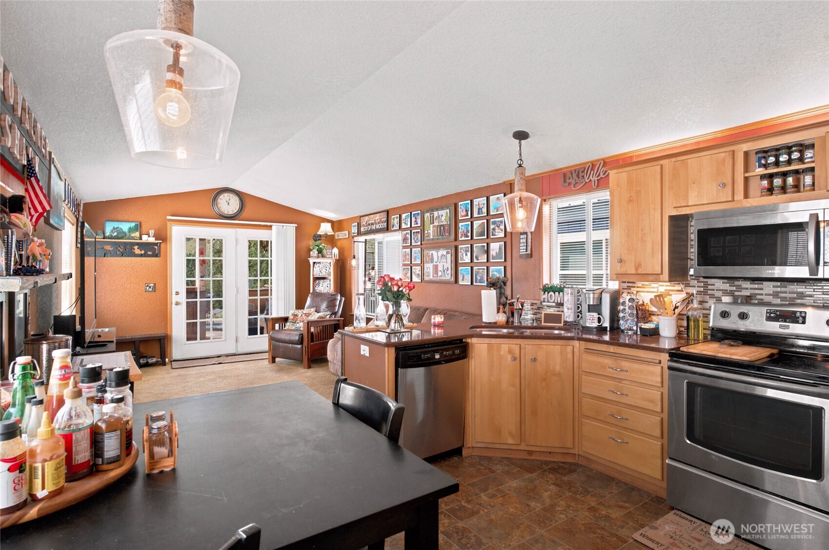 11155 South Lakeshore Road, Unit 17A Chelan, WA 98816 - Photo 10 of 33