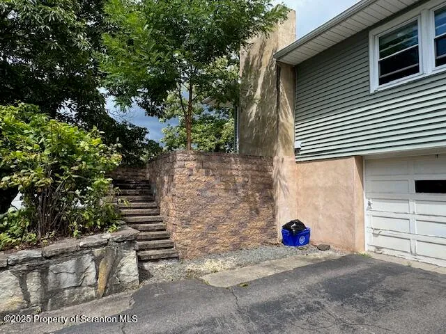 a view of back yard of the house