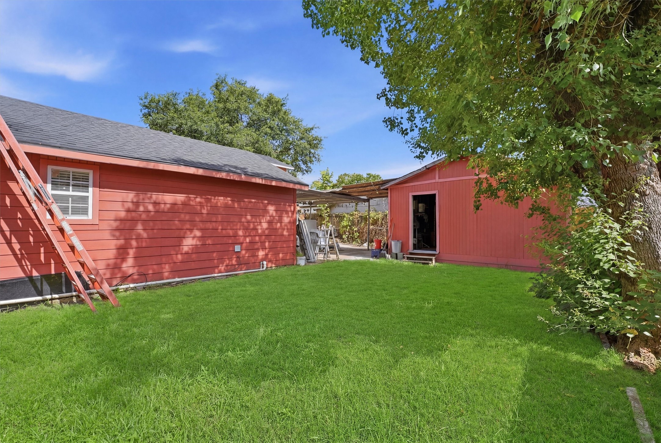 811 Canadian Street Houston, TX 77009 - Photo 25 of 26 backyard.