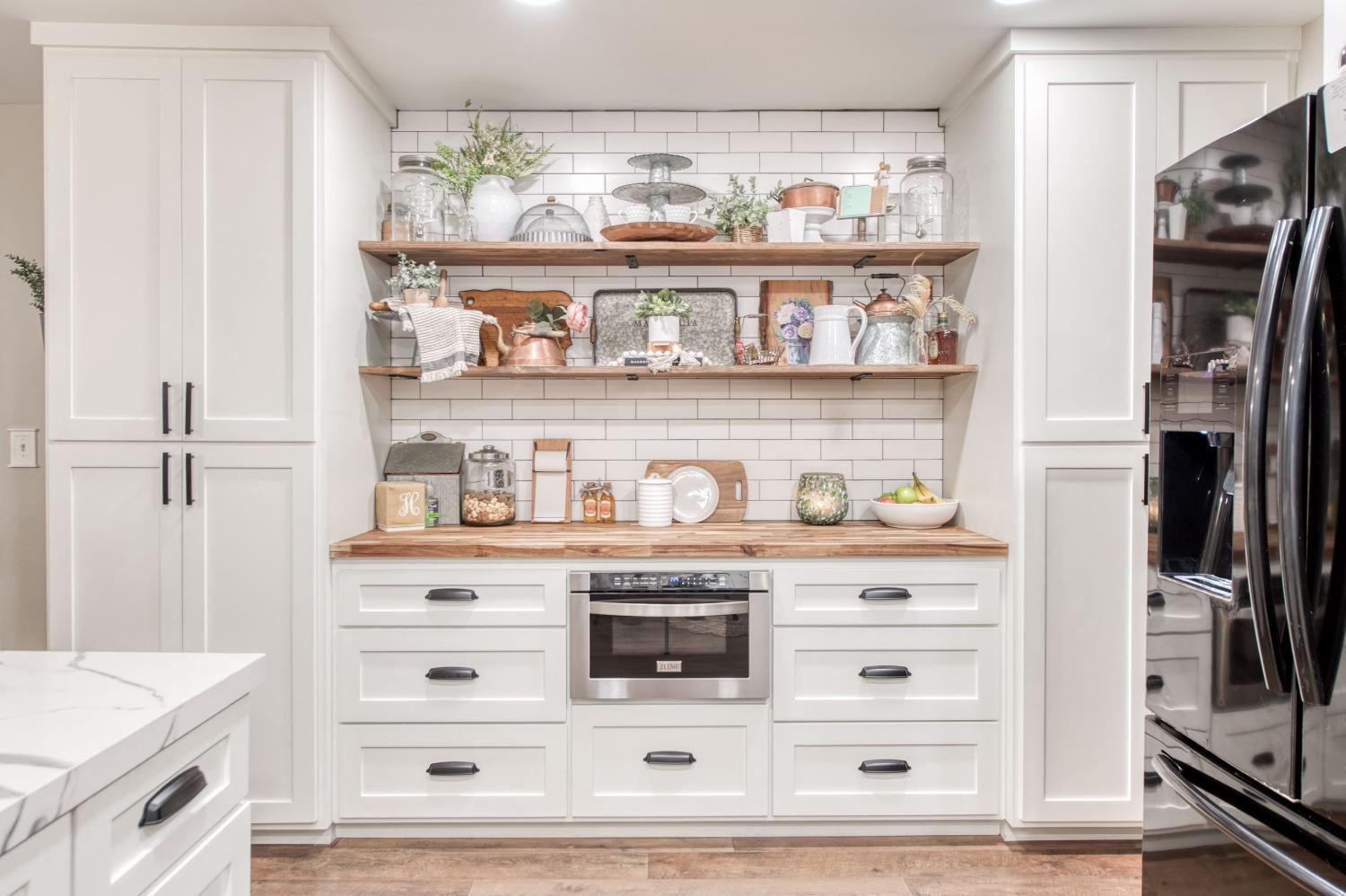 1880 East Cardella Street Firebaugh, CA 93622 - Photo 17 of 42 a kitchen with appliances and cabinets
