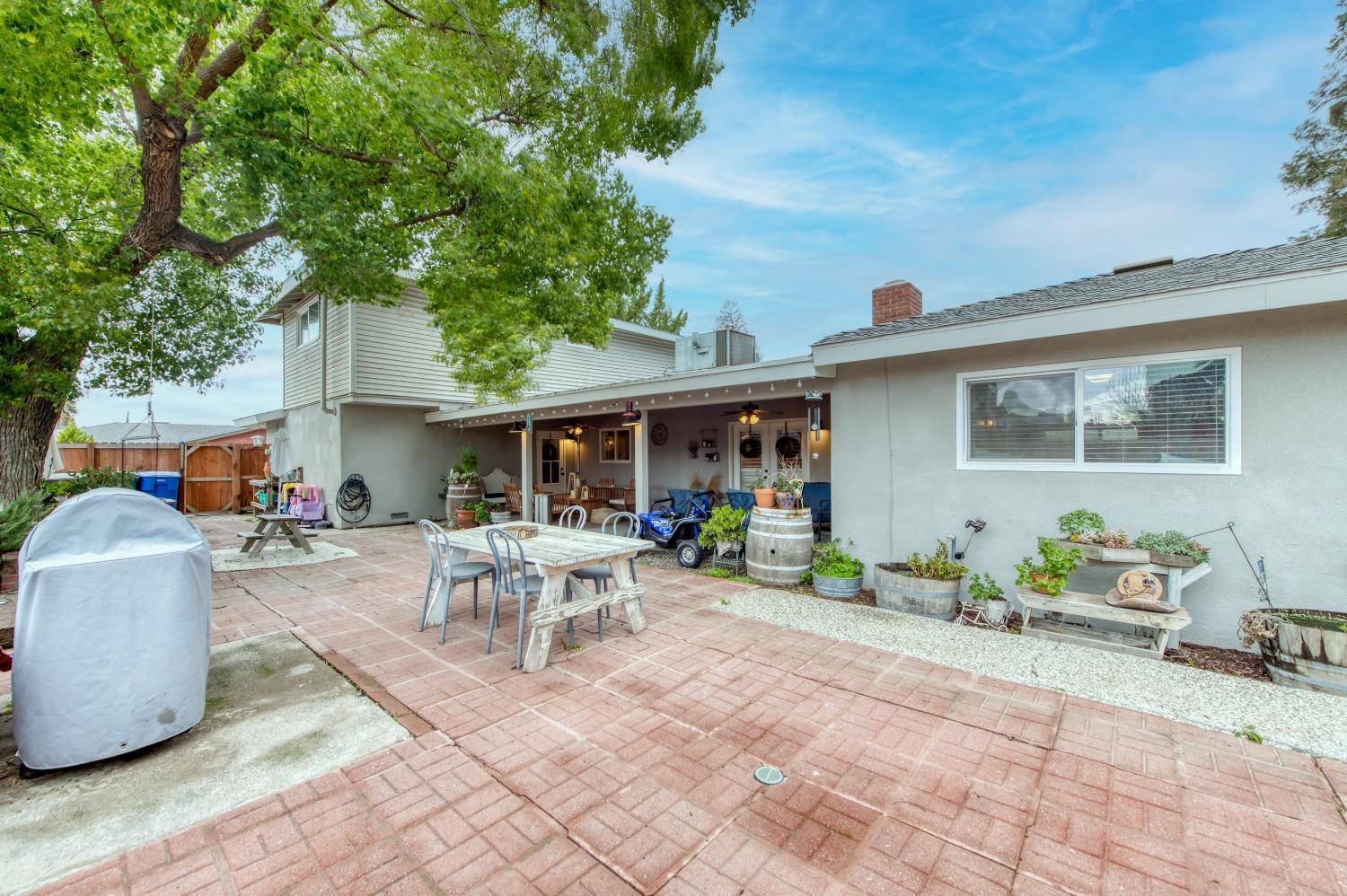 1880 East Cardella Street Firebaugh, CA 93622 - Photo 34 of 42 a view of a house with backyard and sitting area