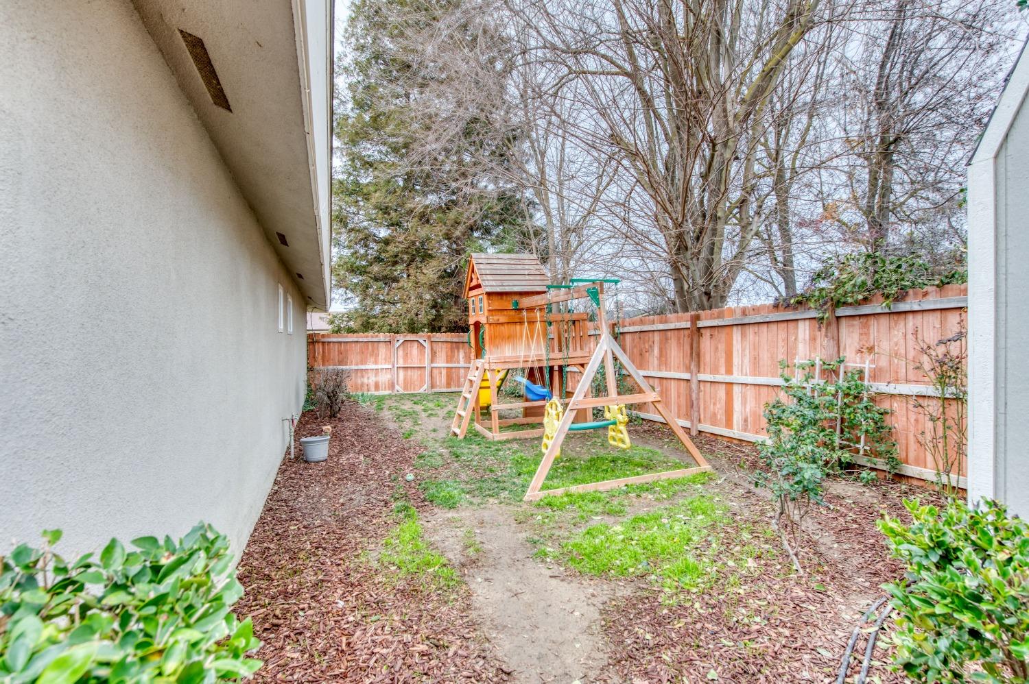 1880 East Cardella Street Firebaugh, CA 93622 - Photo 35 of 42 a view of a backyard with a garden