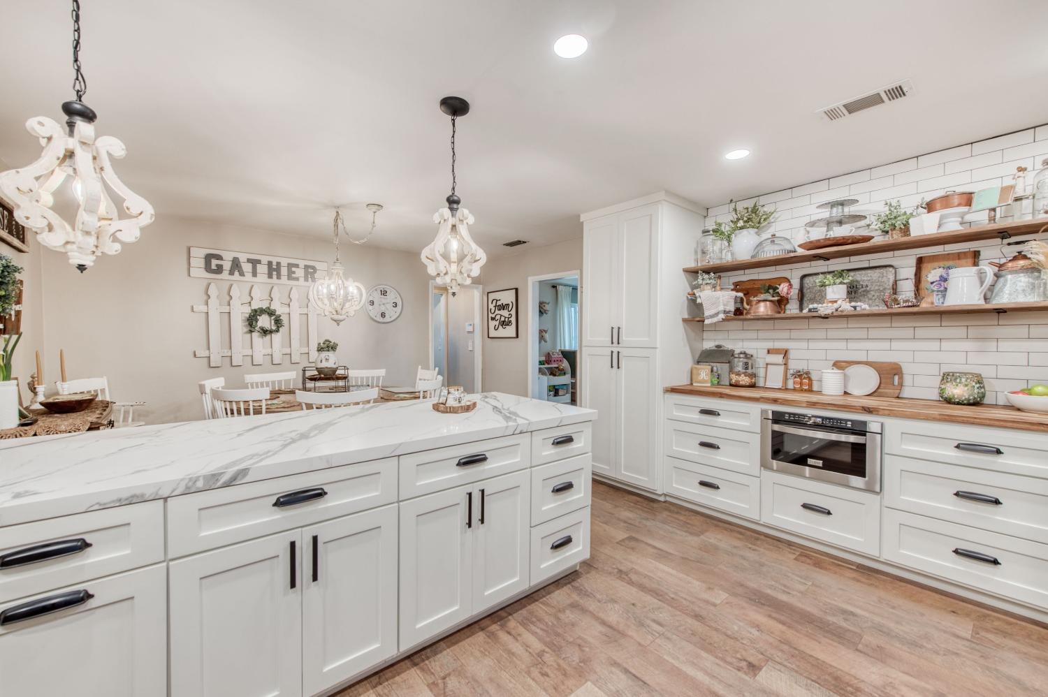 1880 East Cardella Street Firebaugh, CA 93622 - Photo 10 of 42 a spacious bathroom with a double vanity sink and a mirror