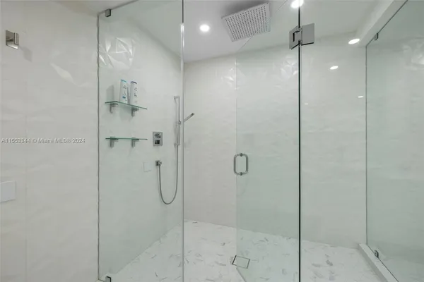 $11,000 | 5151 Collins Avenue, Unit 1527, Miami Beach, FL 33140
