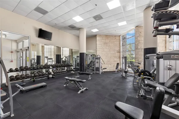 $11,000 | 5151 Collins Avenue, Unit 1527, Miami Beach, FL 33140