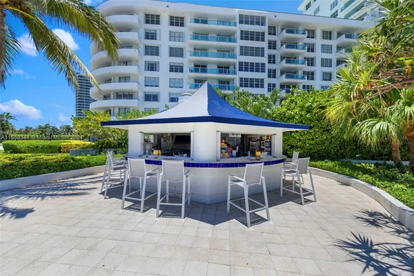 $11,000 | 5151 Collins Avenue, Unit 1527, Miami Beach, FL 33140