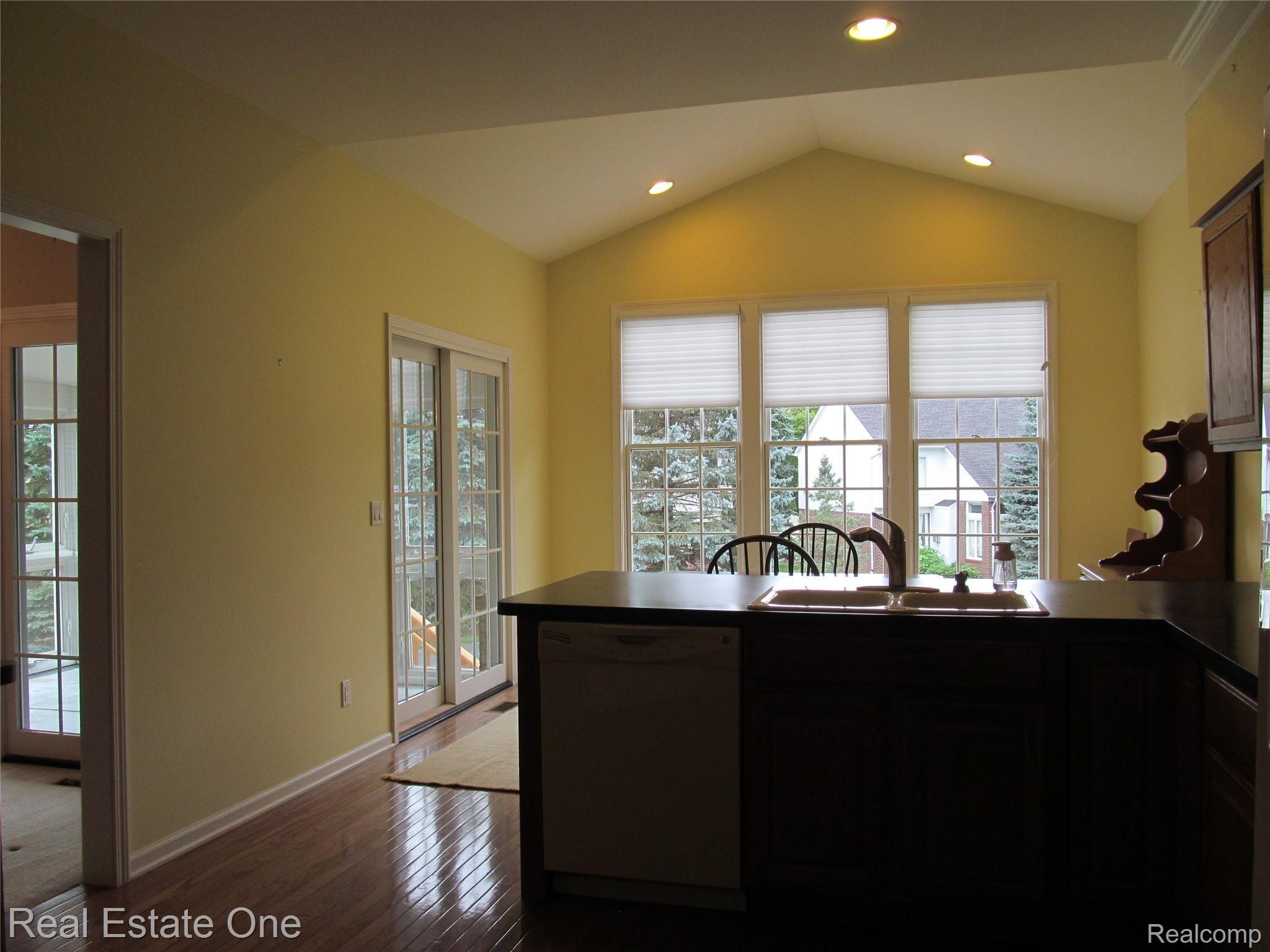 1505 Ford Court, Unit 29 Rochester, MI 48306 - Photo 6 of 30 IMG_1244.JPG