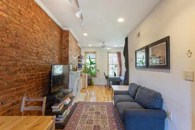 $2,400 | 294 Pavonia Avenue, Unit 2, Jersey City, NJ 07302