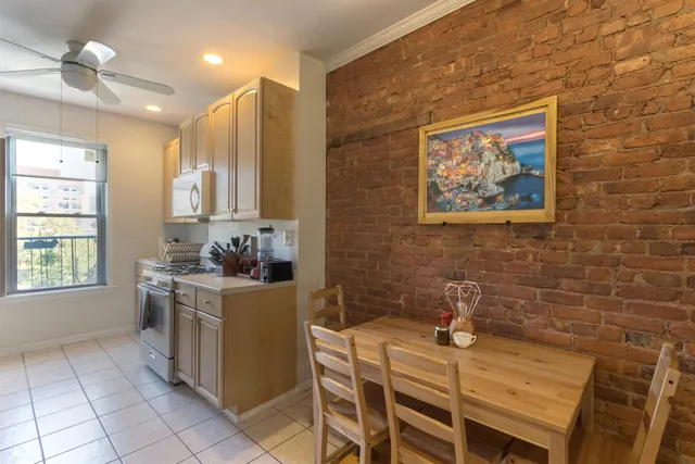 $2,400 | 294 Pavonia Avenue, Unit 2, Jersey City, NJ 07302