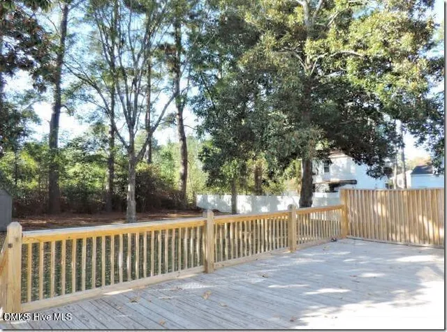 a view of a wrought fence