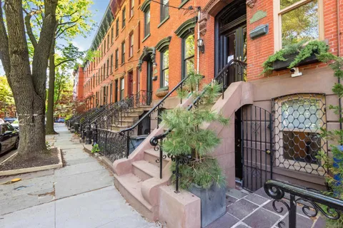 $2,499,000 | 22 West Hamilton Place, Jersey City, NJ 07302