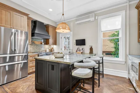 $2,499,000 | 22 West Hamilton Place, Jersey City, NJ 07302