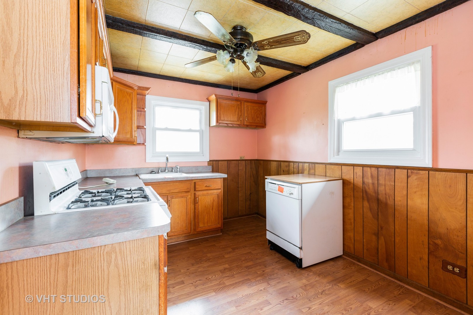 69 Golfview Road Lake Zurich, IL 60047 - Photo 2 of 10
