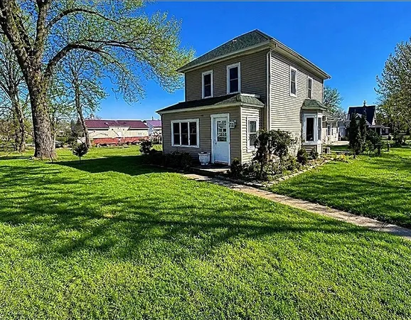 $184,900 | 110 Mill Street West, Winthrop, MN 55396