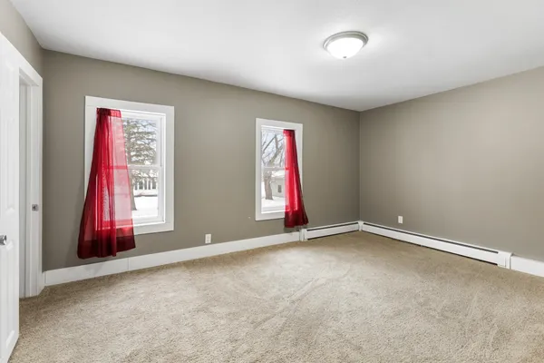 $184,900 | 110 Mill Street West, Winthrop, MN 55396