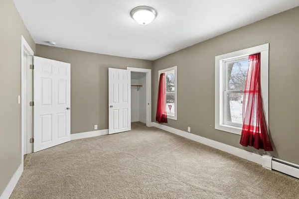 $184,900 | 110 Mill Street West, Winthrop, MN 55396
