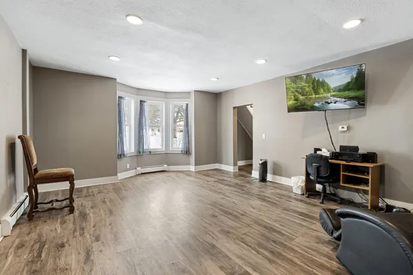 $184,900 | 110 Mill Street West, Winthrop, MN 55396