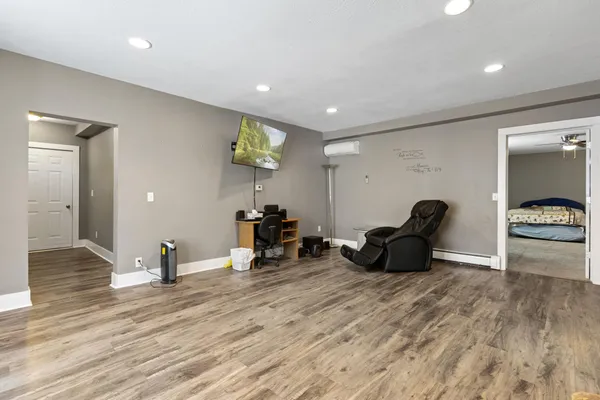 $184,900 | 110 Mill Street West, Winthrop, MN 55396