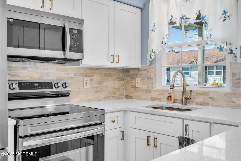 69D Sunset Road, Unit D Whiting, NJ 08759 - Photo 2 of 19 Beautiful, Modern Kitchen