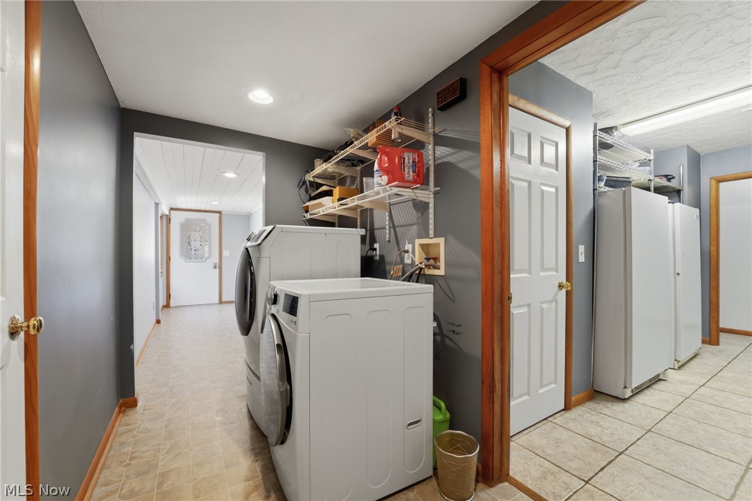 8965 Cedar Road Chesterland, OH 44026 - Photo 17 of 50 Mud Room Adjacent to Laundry Room ...