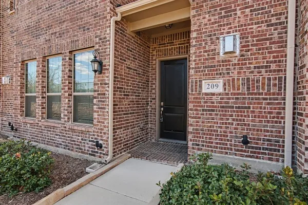 $2,550 | 209 Suma Drive, Euless, TX 76040