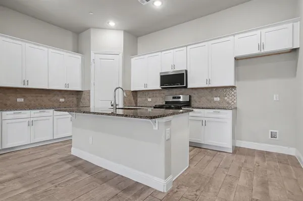 $2,550 | 209 Suma Drive, Euless, TX 76040