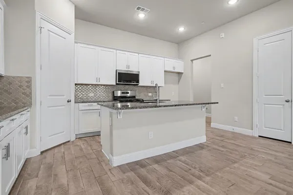 $2,550 | 209 Suma Drive, Euless, TX 76040