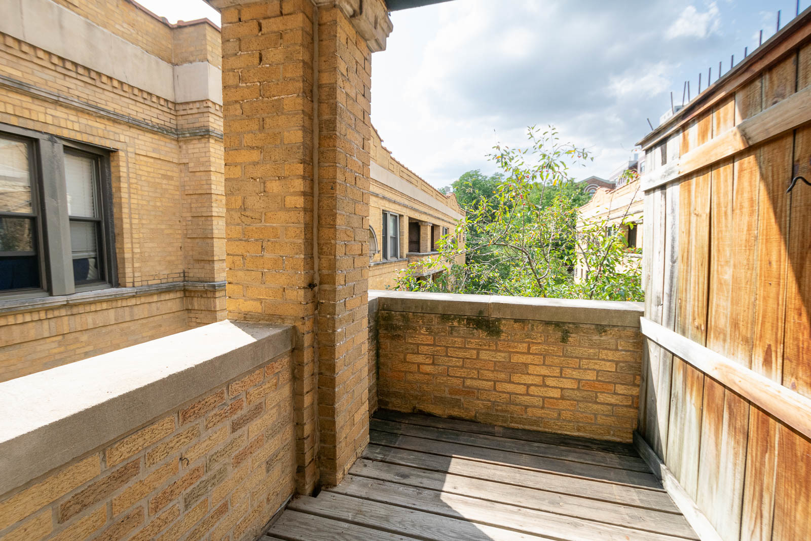 722 West Sheridan Road, Unit 3N Chicago, IL 60613 - Photo 13 of 14 a view of outdoor space with pathway