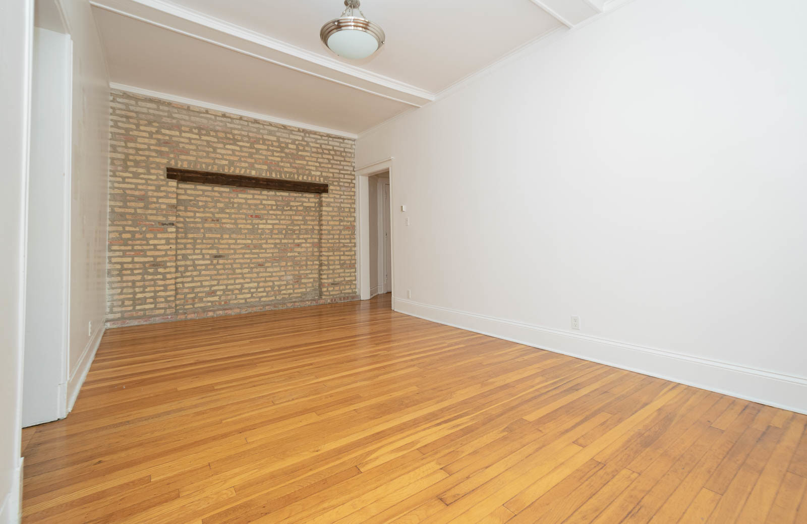 722 West Sheridan Road, Unit 3N Chicago, IL 60613 - Photo 5 of 14 a view of an empty room with wooden floor