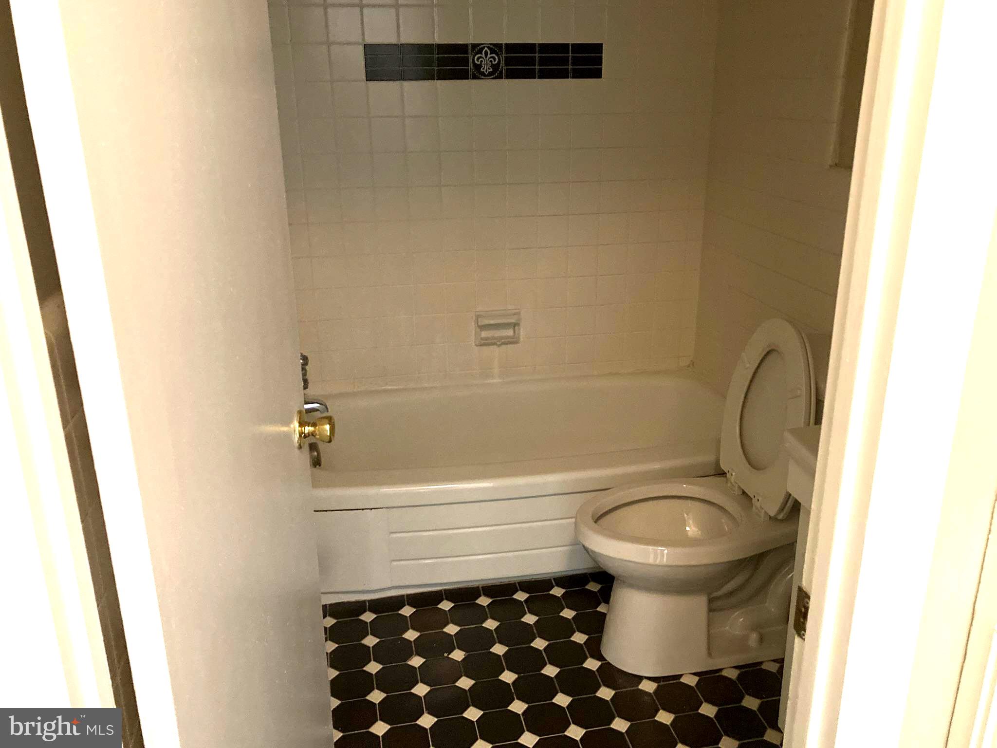 1600 Church Road, Unit A300 Wyncote, PA 19095 - Photo 10 of 16 Charming bathroom with classic tiles.