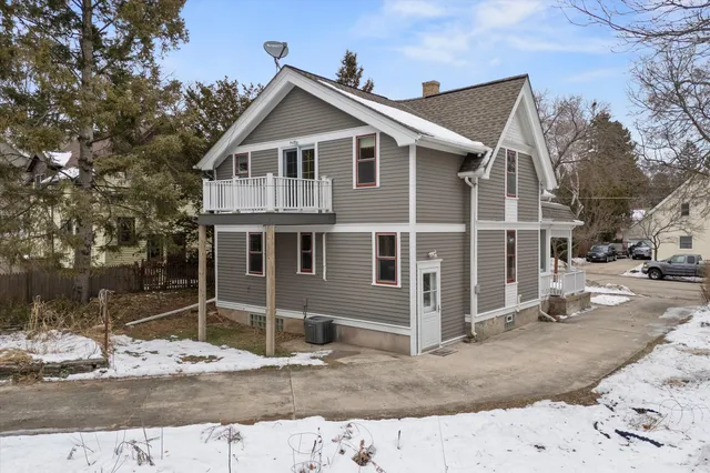 $419,900 | W61N669 North Mequon Avenue, Cedarburg, WI 53012