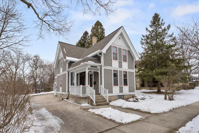 $419,900 | W61N669 North Mequon Avenue, Cedarburg, WI 53012