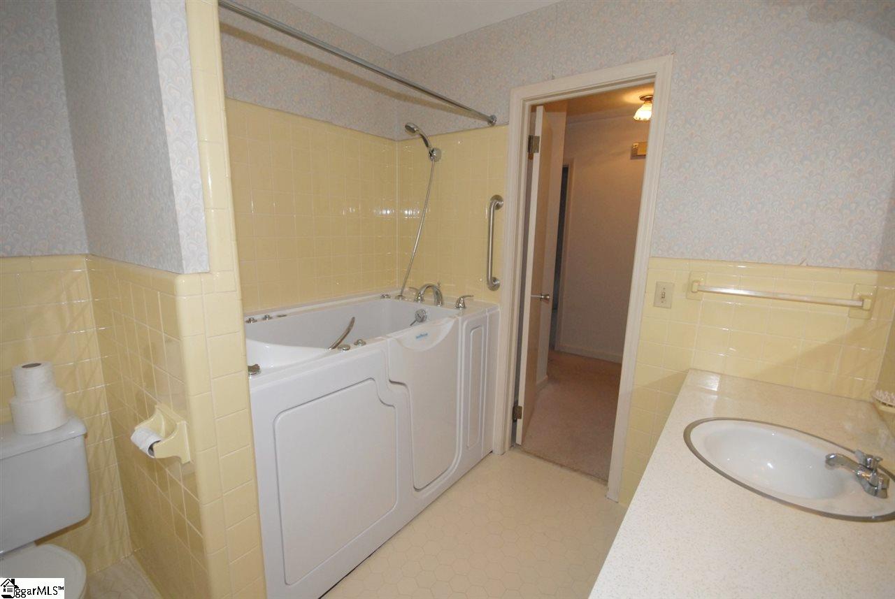 100 Maple Avenue Seneca, SC 29678 - Photo 16 of 32 Gallery Image 16