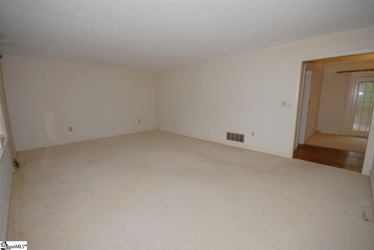 100 Maple Avenue Seneca, SC 29678 - Photo 4 of 32 Gallery Image 4