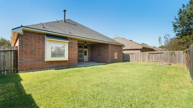 $320,000 | 20706 Oakhurst Creek Drive, Porter, TX 77365